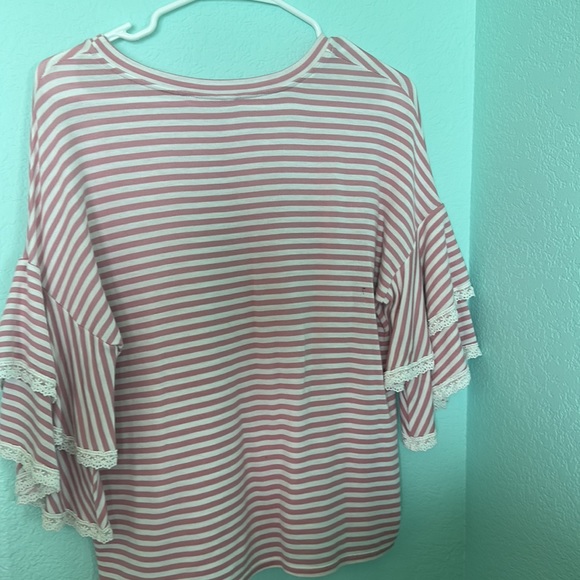 Light Pink NWOT Soft flutter sleeve stripe blouse - Picture 2 of 2